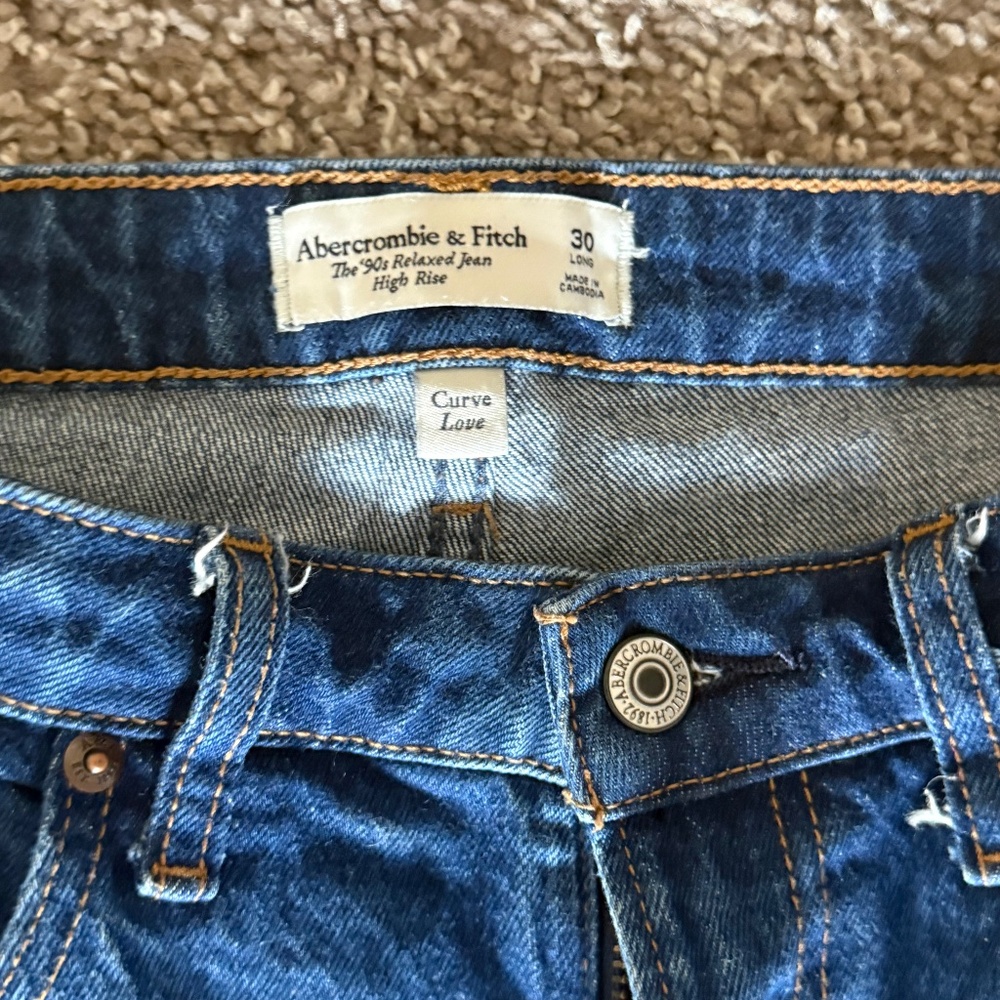 Abercrombie CURVE LOVE High Rise 90s Relaxed Jeans - Picture 3 of 4